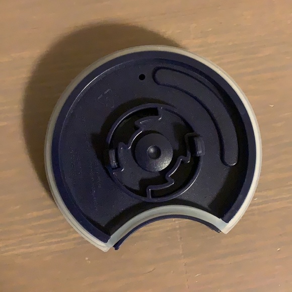 Starbucks Cream and Gold Ceramic To Go Mug with Plastic Lid - Picture 7 of 10